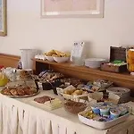 فندق Delfina 3*