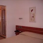 فندق Delfina